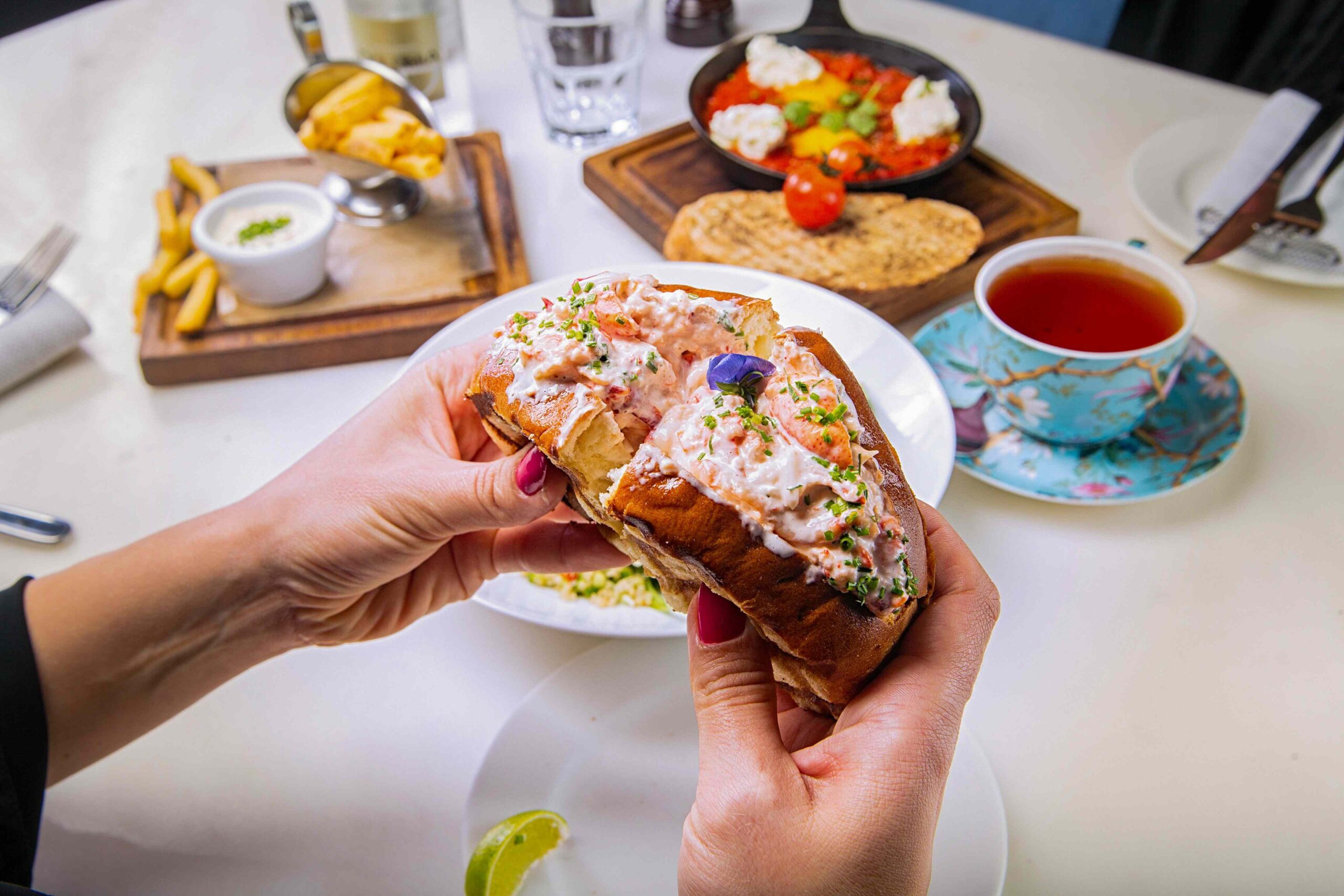 Where to Find the Best Lunch Deals in Dubai for a Delicious Midday Escape